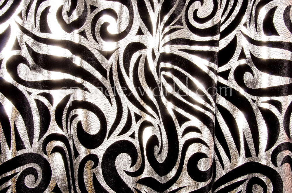 Metallic paisley foil  Velvet (Black/Silver)